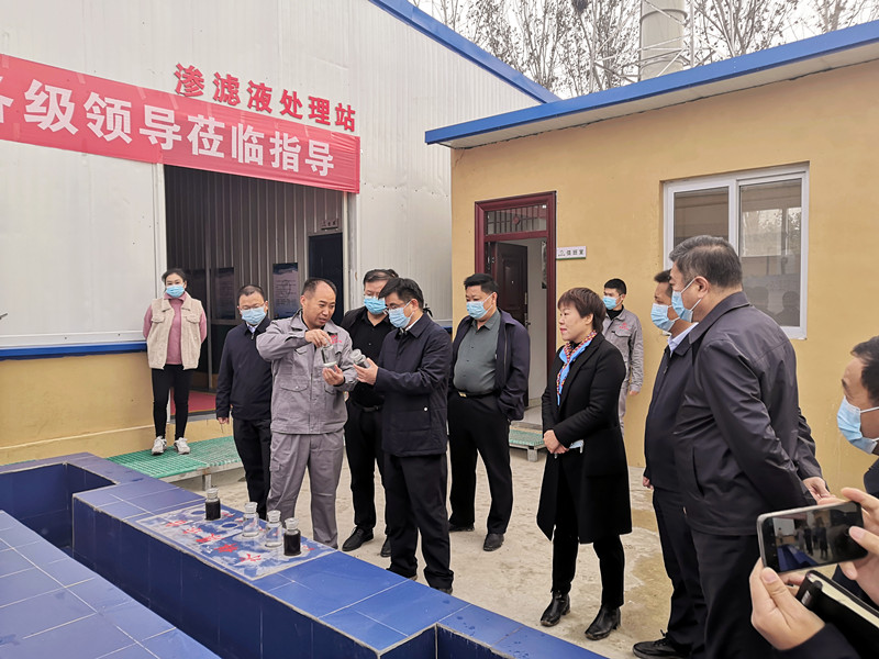 衛輝市市委書記、市政府領導、城管局（jú）局長等領導一行蒞臨中文字幕在线一区環境（jìng）衛輝垃圾填埋場滲濾液處（chù）理項（xiàng）目進行視察調研工作